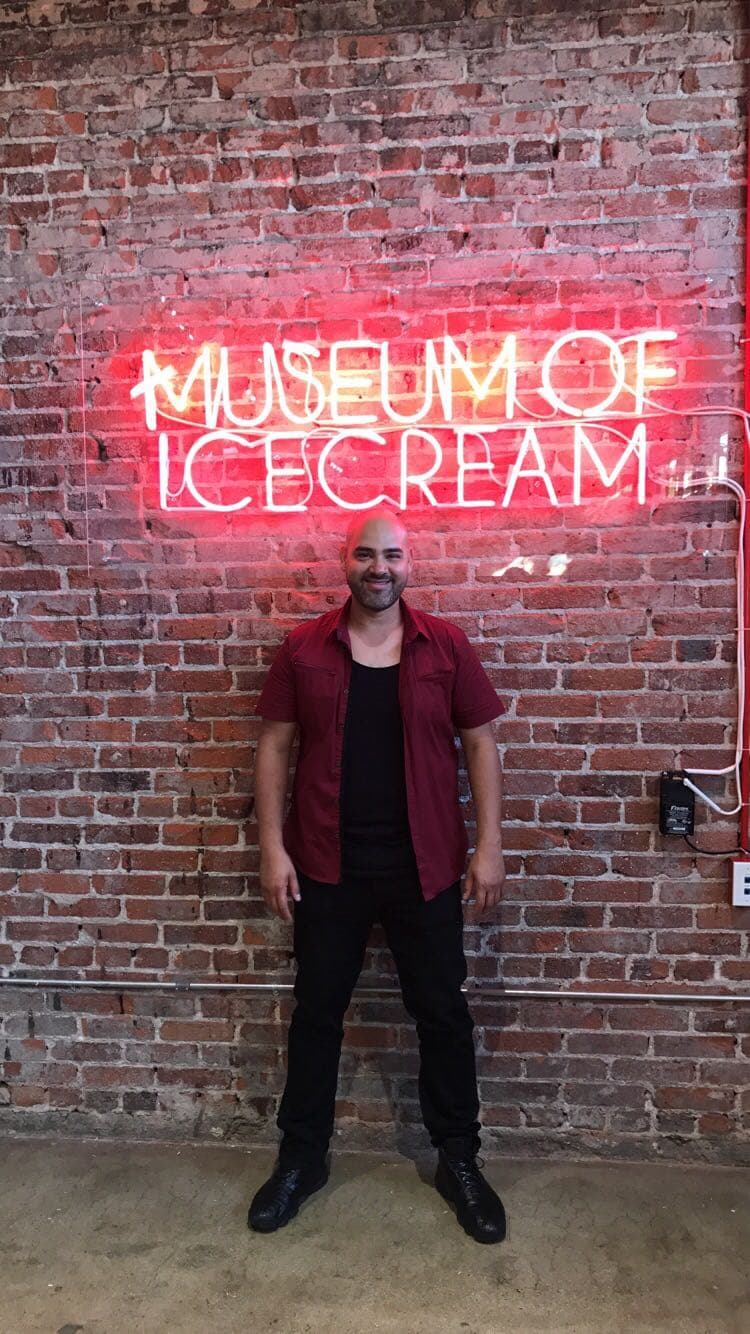 El locutor de 'El Bueno, La Mala y El Feo' estuvo en el museo más importante acerca de helados en el mundo.