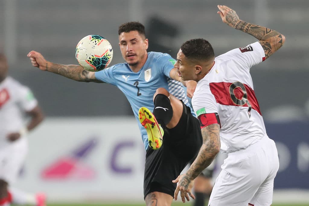 Renato Tapia y Giorgian De Arrascaeta fueron los encargados de baatir las redes en el empate 1-1 de Perú y Uruguay.