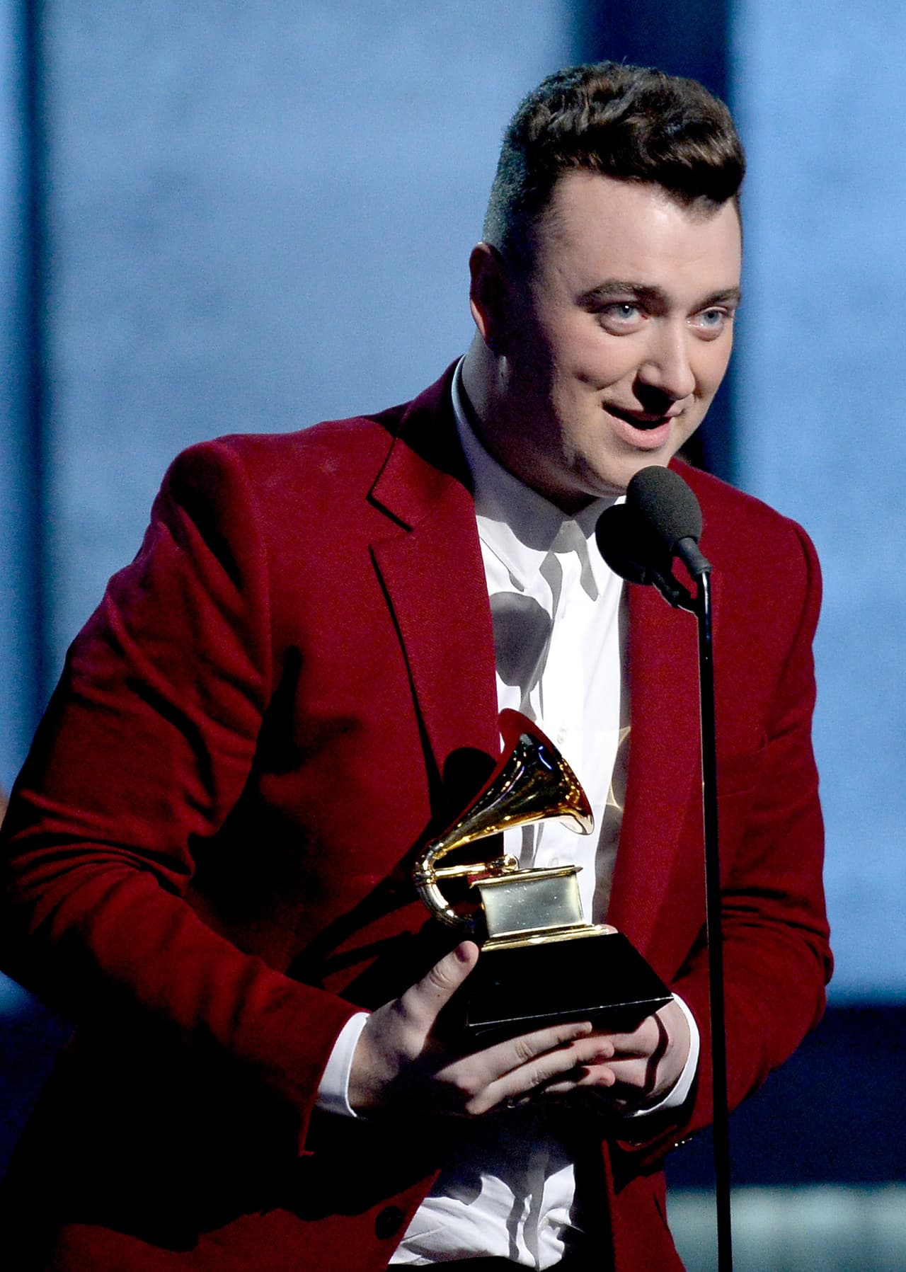 "Soy una persona vulnerable y sensible. Pienso demasiado las cosas", cuenta en la revista NME.