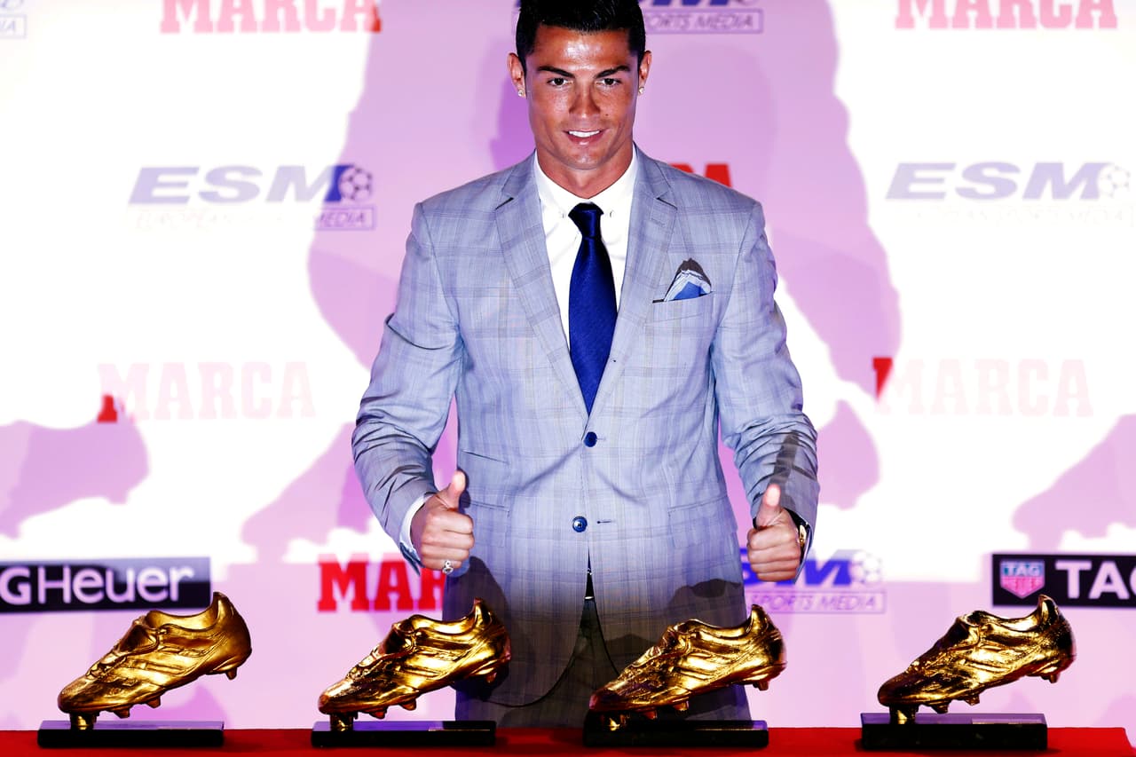 Pero sin duda, las mejores botas de Cristiano son las Botas de Oro que ha ganado a lo largo de su carrera como máximo goleador, tiene cuatro preciados trofeos de este tipo.
