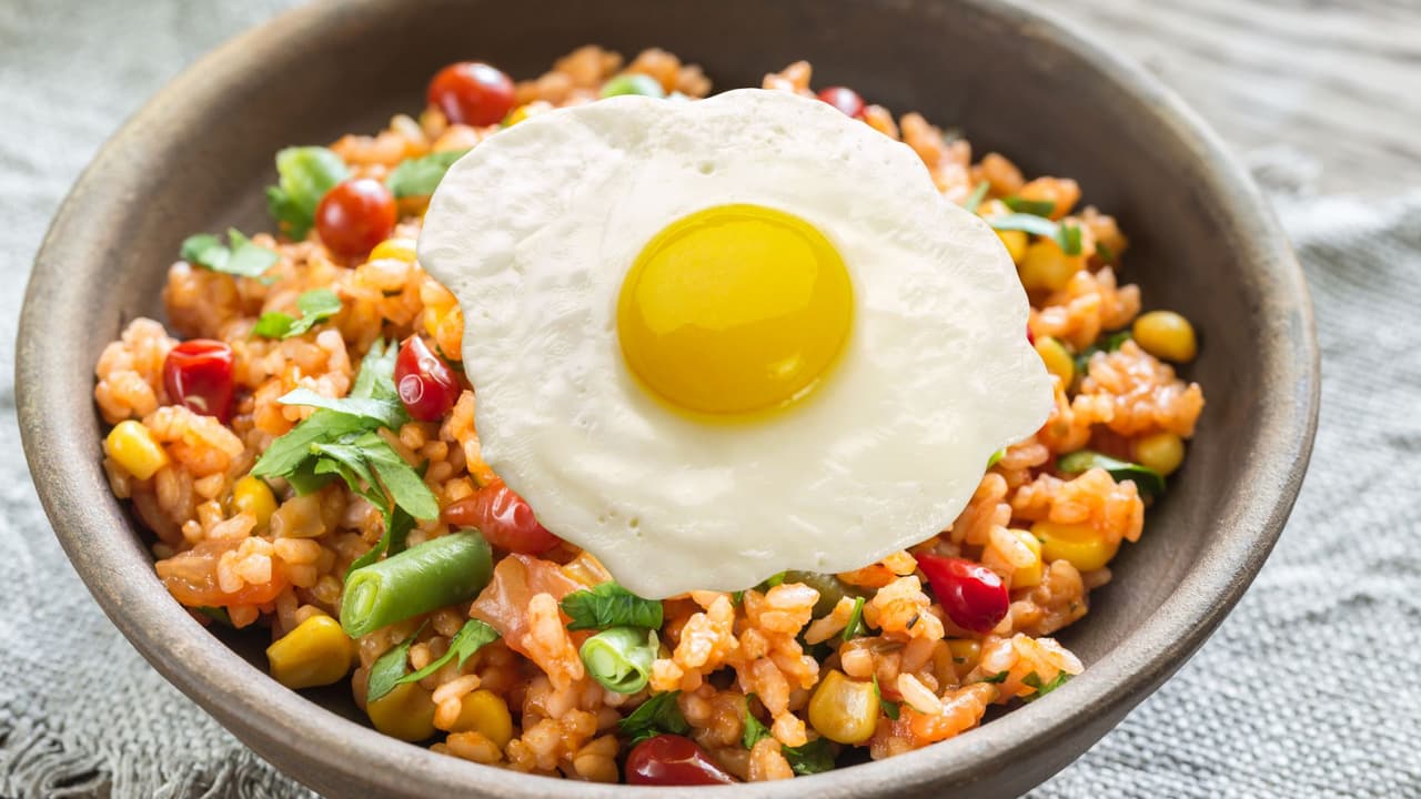 Receta de arroz frito a la mexicana ¡irresistible!