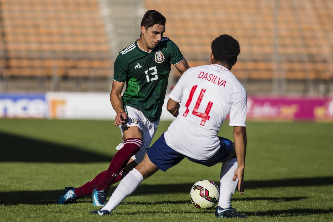 La férrea marca de los ingleses impidió que la posesión mexicana se convirtiera en mejores oportunidades de gol.