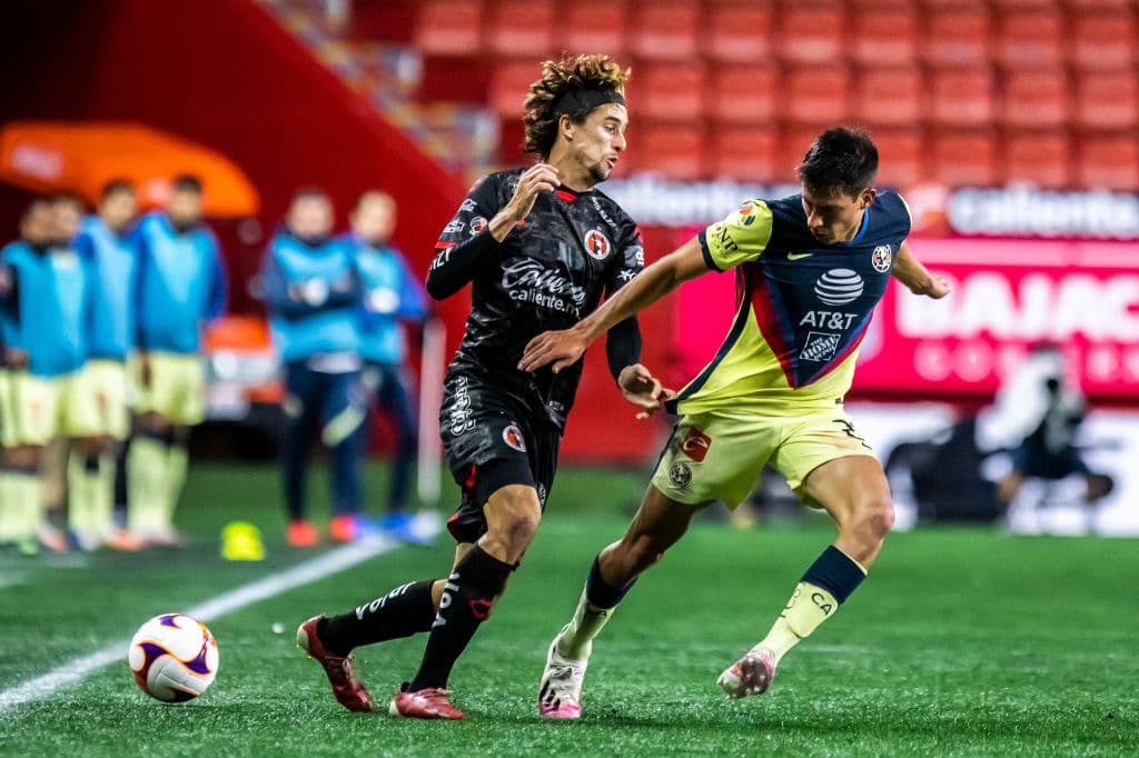 Las Águilas logran vencer 0-2 a Xolos con anotaciones de Pedro Aquino y Henry Martin. América ha conseguido ganar en cuatro de sus últimos cinco partidos. Tras perder el invicto, Xolos acumula tres partidos seguidos sin poder ver la victoria.