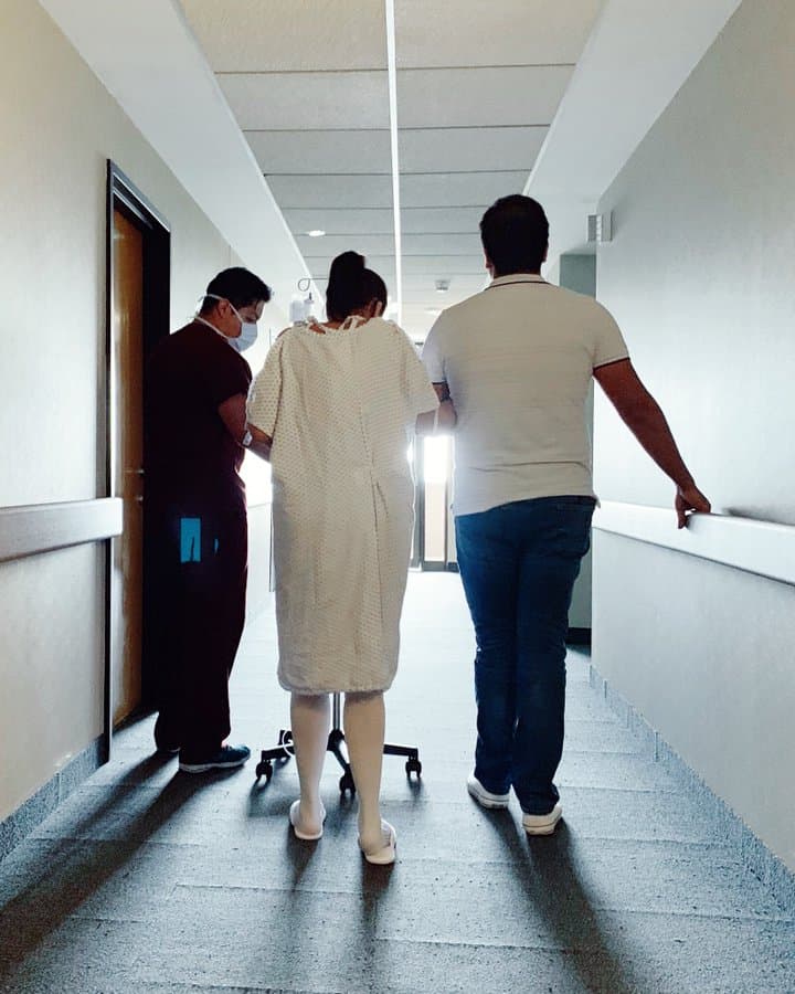 Aída Cuevas informó en Twitter que se encuentra bien de salud tras ser operada, sin embargo, no ha detallado el motivo por el que sufrió los fuertes dolores en el vientre.