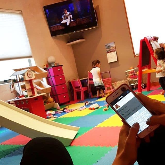 A través de su cuenta de Instagram comparte fotos de su faceta como mamá.