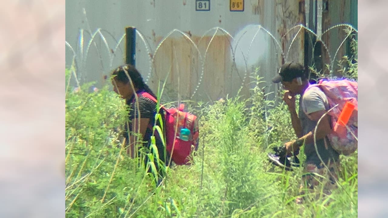 Eagle Pass, al límite sur de Texas, es una ciudad que cuenta con una población de unas 26 mil personas, varios refugios para migrantes operan en el lugar, por ejemplo 
<a href="https://www.missionborderhope.org/" target="_blank">Mission Border Hope</a>, que por semana ha llegado a acoger 
<b>a unas 600 personas por semana.</b>