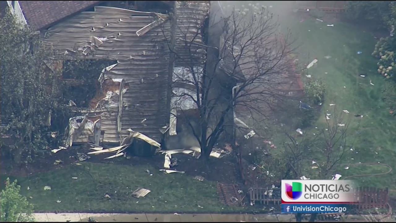 Cae una avioneta en una casa en Plainfield, Illinois. Hay una persona muerta