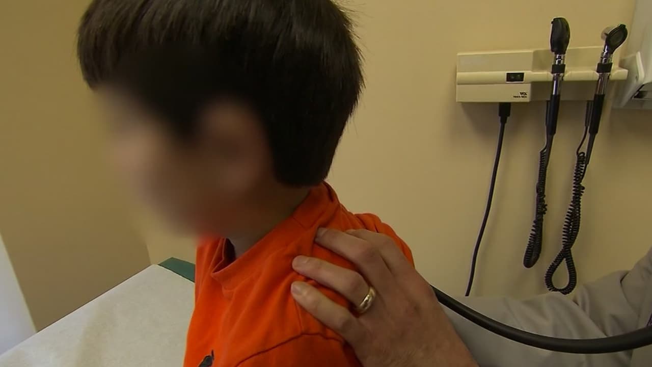 Miedo a redadas de ICE provoca que niños falten a citas médicas