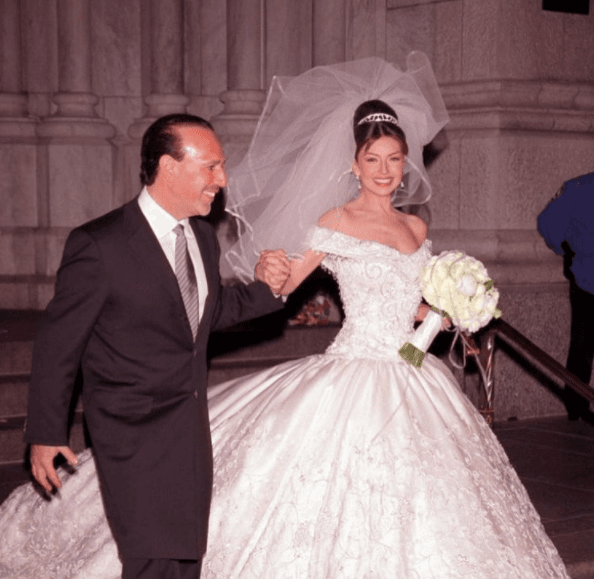 Como un cuento de hadas, Thalía y Tommy Mottola se dieron el sí el 2 de diciembre del 2000. Ellos celebraron su enlace matrimonial en la Catedral de San Patricio, ubicada en la Gran Manzana de Nueva York.