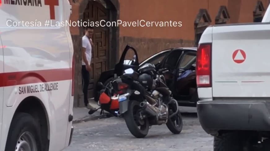 El empresario Isaías Gómez fue baleado en la calle Salida Real a Querétaro de San Miguel de Allende cuando estaba llegando al hotel Casa Pedro Vargas donde se quedaba con su familia en esa localidad de Guanajuato. Su pareja, Sharis Cid, la hija de esta, Kristal y el esposo de ella, el actor Brandon Peniche, estaban en la hospedería. En la imagen se ve a Brandon Peniche.