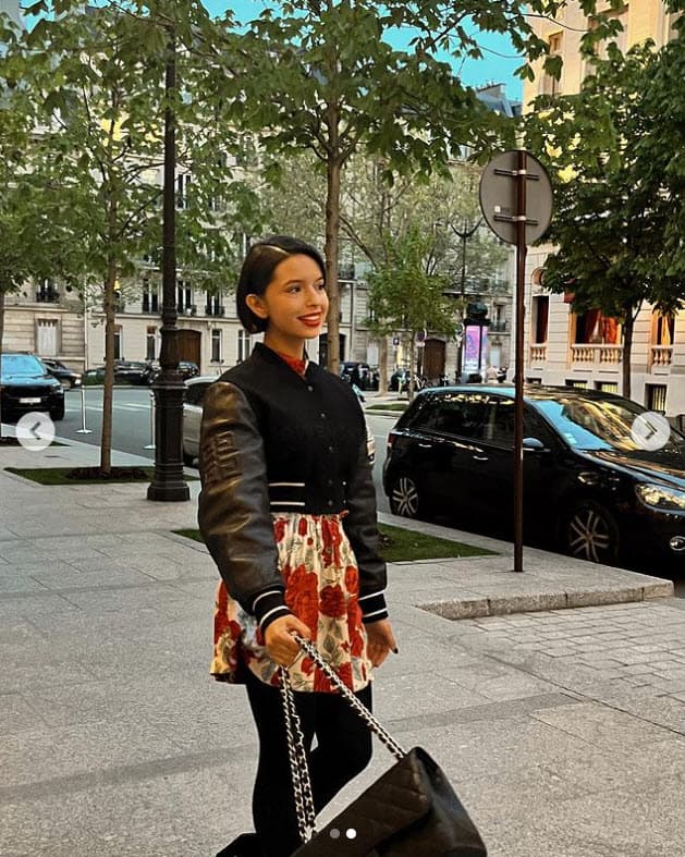Enfundada con looks Gucci y Givenchy, que en conjunto suman
<b> 5,100 dólares</b>, Ángela Aguilar goza de recorrer las calles de París, dejando atrás la pesadumbre con la que apareció públicamente hace una semana para decir que se sintió "violada" y "triste" tras la difusión, sin su consentimiento, de las fotos con el compositor Gussy Lau. 
<br>