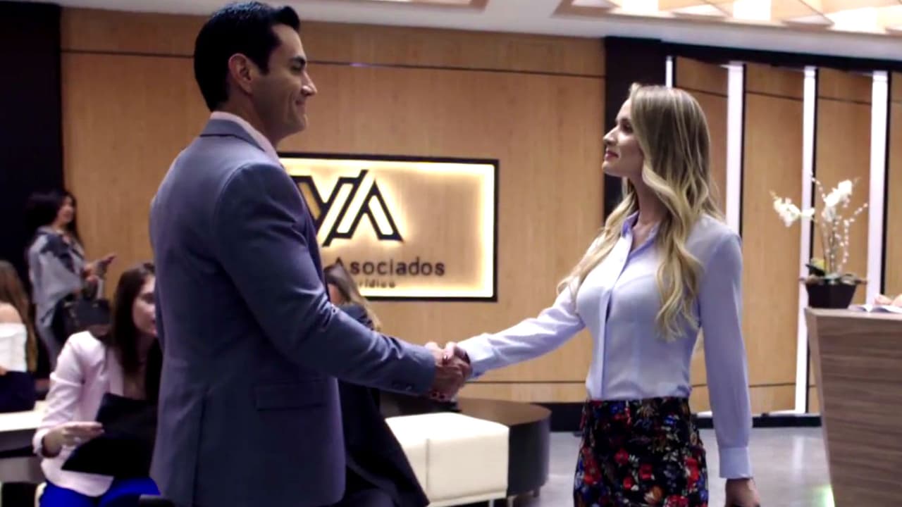 Después de que Alejandra (
<b>Ana Brenda Contreras</b>) le pidiera tiempo para retomar su relación, el destino cruzó el camino de Ricardo (
<b>David Zepeda</b>) con el de 
<b>Sofía</b> (
<b>Kimberly Dos Ramos</b>), una abogada que llegó al despacho 'Vega y Asociados' con la oportunidad de integrarse.