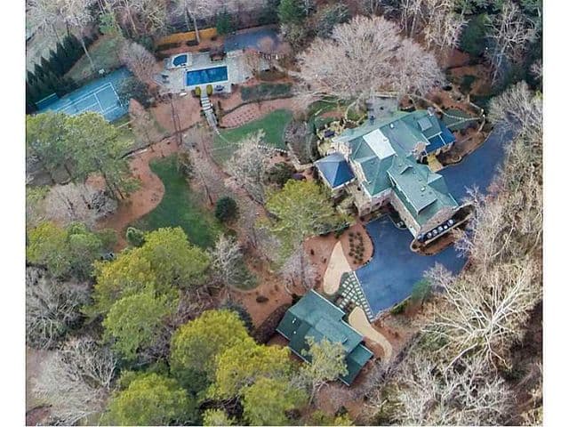 La propiedad de 3.8 acres se encuentra en venta.