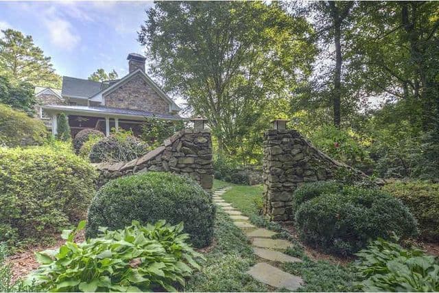 Si tus hijos prefieren el exterior, hay muchos lugares que pueden usar para jugar.