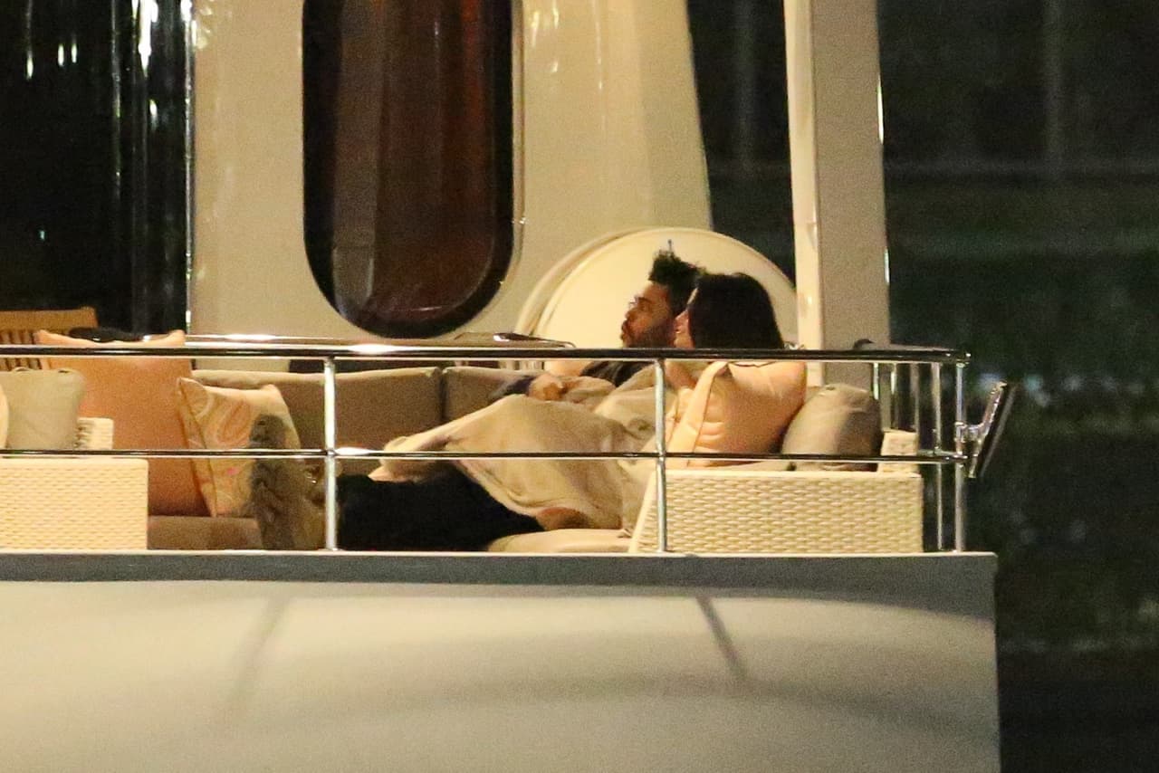 Selena Gomez y The Weeknd tuvieron una noche romántica en un yate para celebrar el Día de San Valentín.