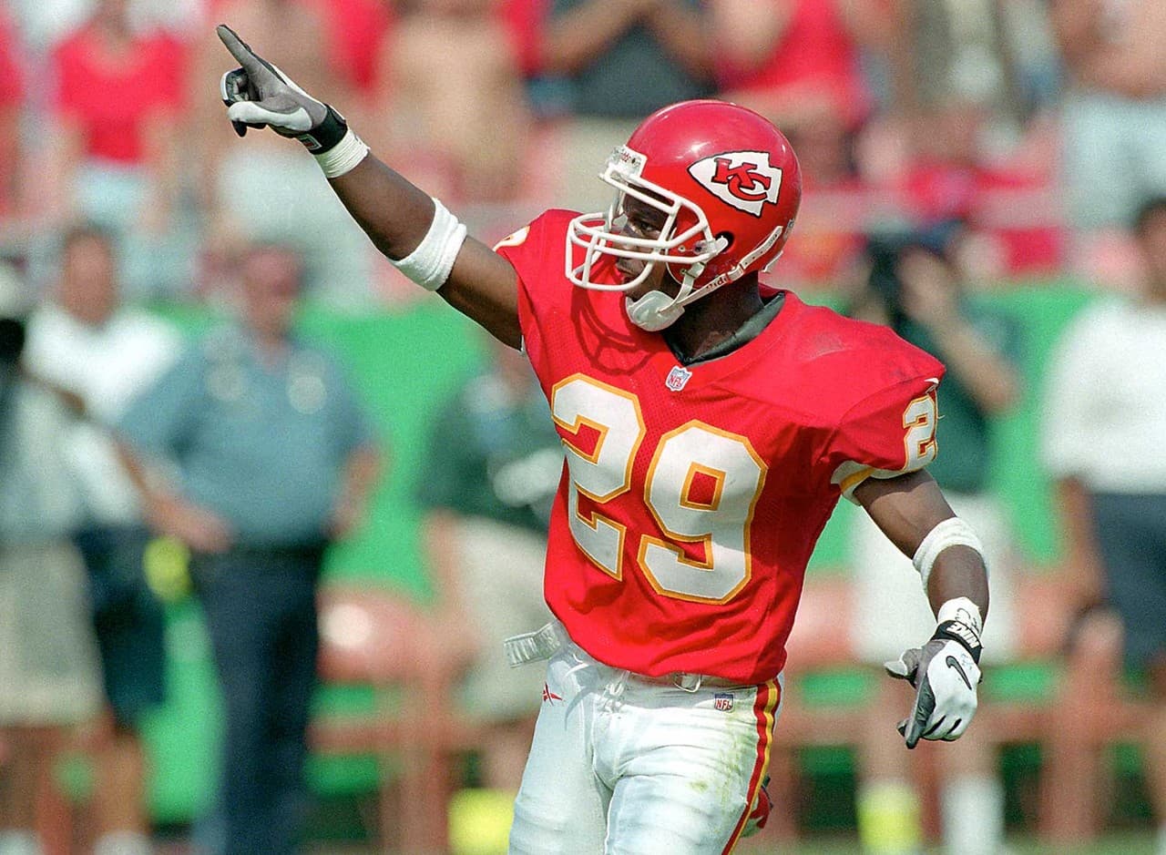 Mark McMillian - 5' 7" - Esquinero.