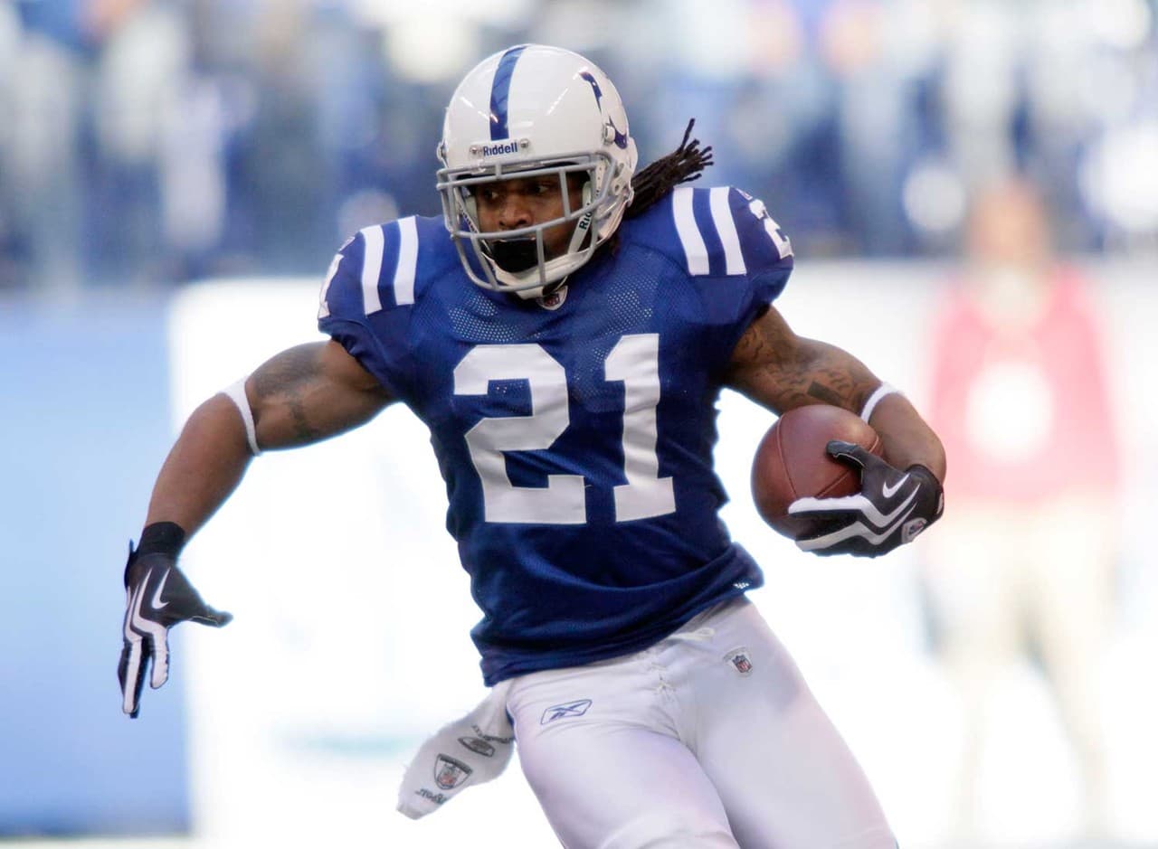 Bob Sanders - 5' 8" - Profundo fuerte.