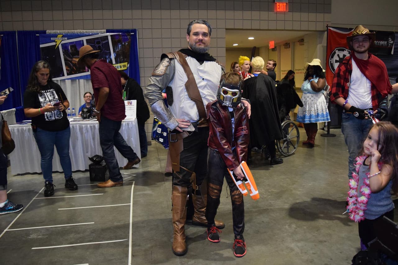 <b>Evento</b>: GalaxyCon Raleigh
<br>
<b>Fecha</b>: 27 al 30 de julio
<br>
<b>Lugar</b>: Raleigh Convention Center. 500 S. Salisbury St. Raleigh, NC
<br>
<b>Sitio web</b>: 
<a href="https://galaxycon.com/pages/galaxycon-raleigh">https://galaxycon.com/pages/galaxycon-raleigh</a> 
<br>
<br>Con invitados famosos, creadores de cómics, artistas, cosplayers y otros invitados de la industria, se espera que GalaxyCon Raleigh reúna a 30.000 asistentes en el centro de Raleigh para ver y ser visto, conocer celebridades, competir cara a cara en videojuegos y divertirse.