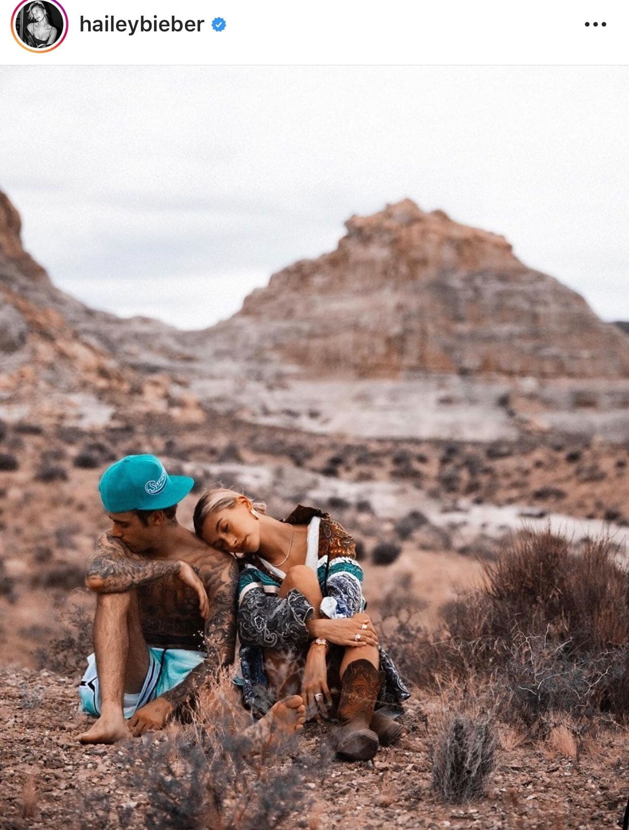 "Hace un año dije que 'sí' a ser tu mejor amiga de por vida, y hoy nunca te he amado más... la vida se vuelve más bella cada día gracias a ti,
<b><a href="https://www.univision.com/famosos/con-una-promesa-para-siempre-hailey-baldwin-celebra-un-ano-de-su-compromiso-con-justin-bieber-fotos" target="_blank">mi corazón te pertenece para siempre</a></b>", escribió Baldwin junto a
<b><a href="https://www.instagram.com/p/BzoSciXFRBP/" target="_blank">esta imagen</a></b>.