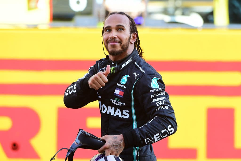 Lewis Hamilton se lleva el Gran Premio de la Toscana, sumando su sexta victoria de la temporada y la número 90 de su trayectoria. La carrera se vio accidentada por el Safety Car, provocando banderas rojas.