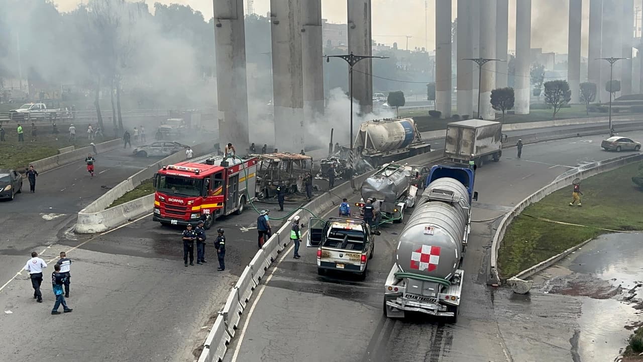 Asciende a ocho el número de muertos por explosión de camión con gas en Ciudad de México