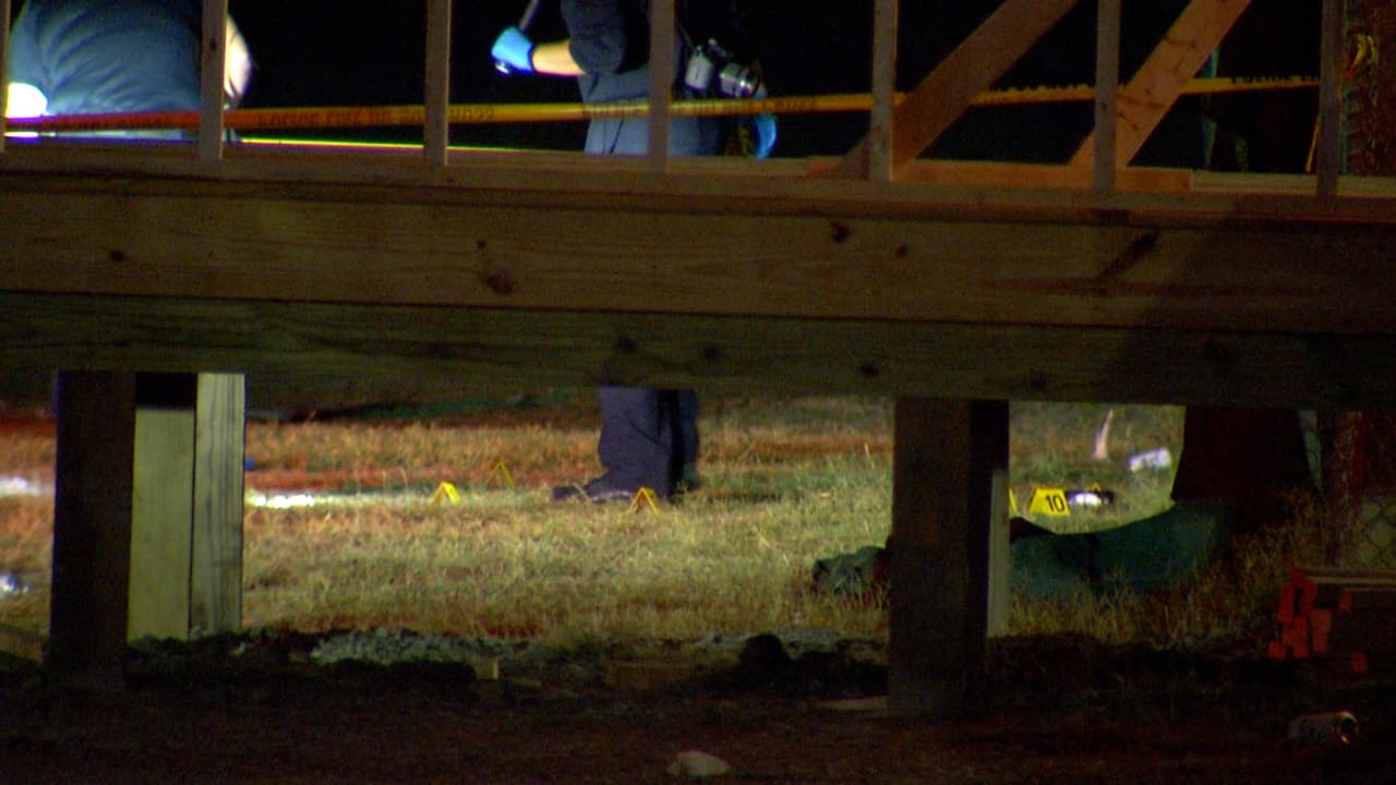 Dos adolescente, de 15 y 18 años, son buscados por las autoridades del condado de Bexar por ser sospechosos del asesinato de un hombre.