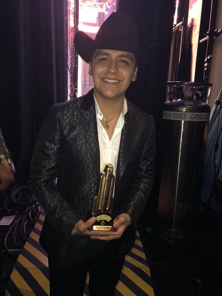 Feliz y orgulloso con su reconocimiento, Christian dedicó su premio a su familia y a todos sus fanáticos,