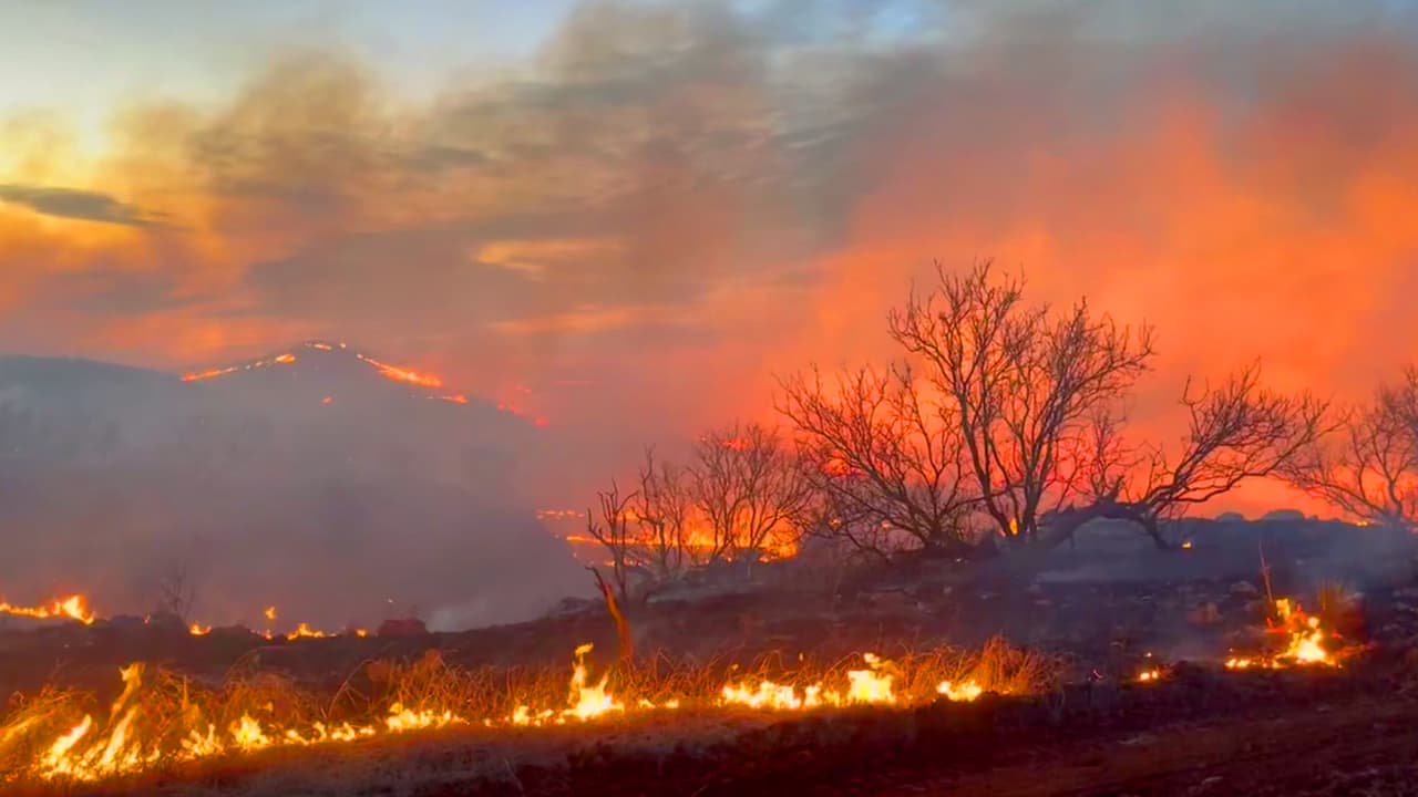 Incendio consume más de 4,000 acres de pastizales en el norte de Texas