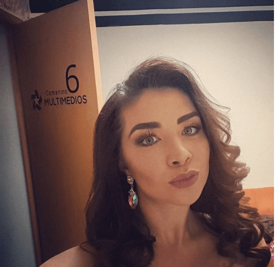 Una selfie desde camerinos, luce sensacional.