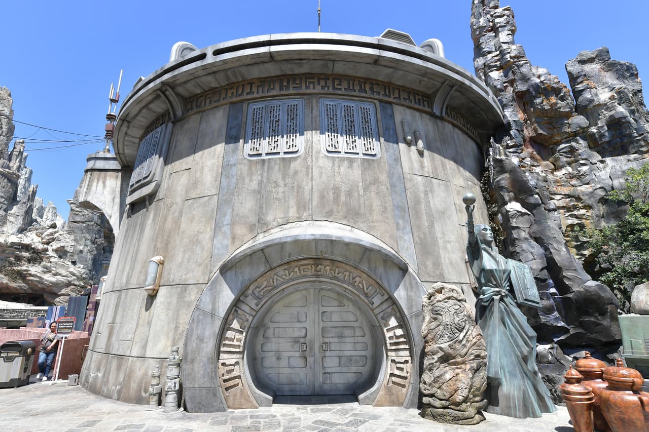 El parque ubicado en Anaheim abrió sus puertas este viernes 31 de mayo. El parque de Orlando, Florida, abrirá el próximo 29 de agosto.