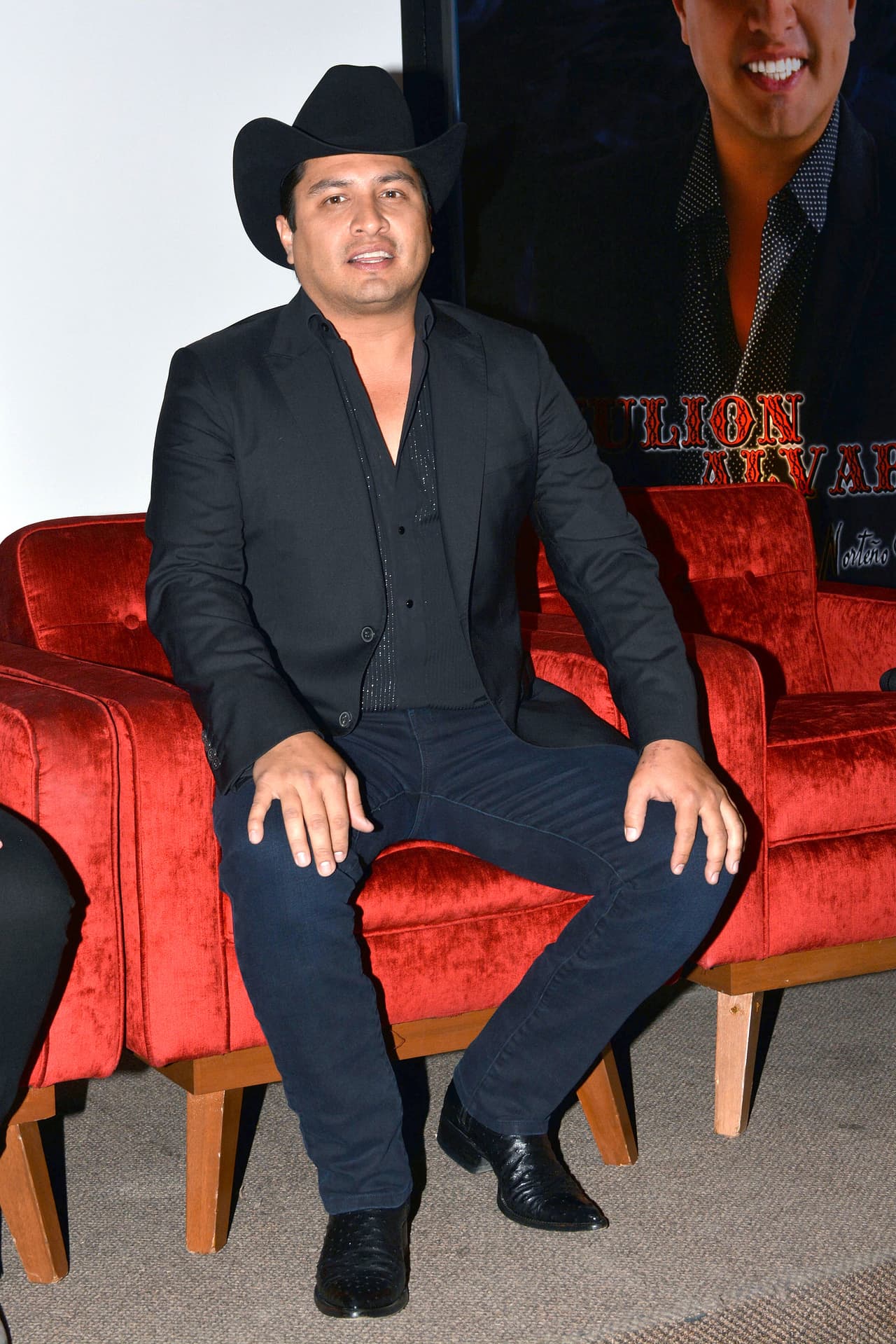 "O, a lo mejor, si es niño, César. Yo me llamo Julio César y ahí sirve que se llama como mi papá, mi papá se llama César Álvarez, y si no, pues
<b> Julia, Césara</b> no se puede", comentó entre risas.