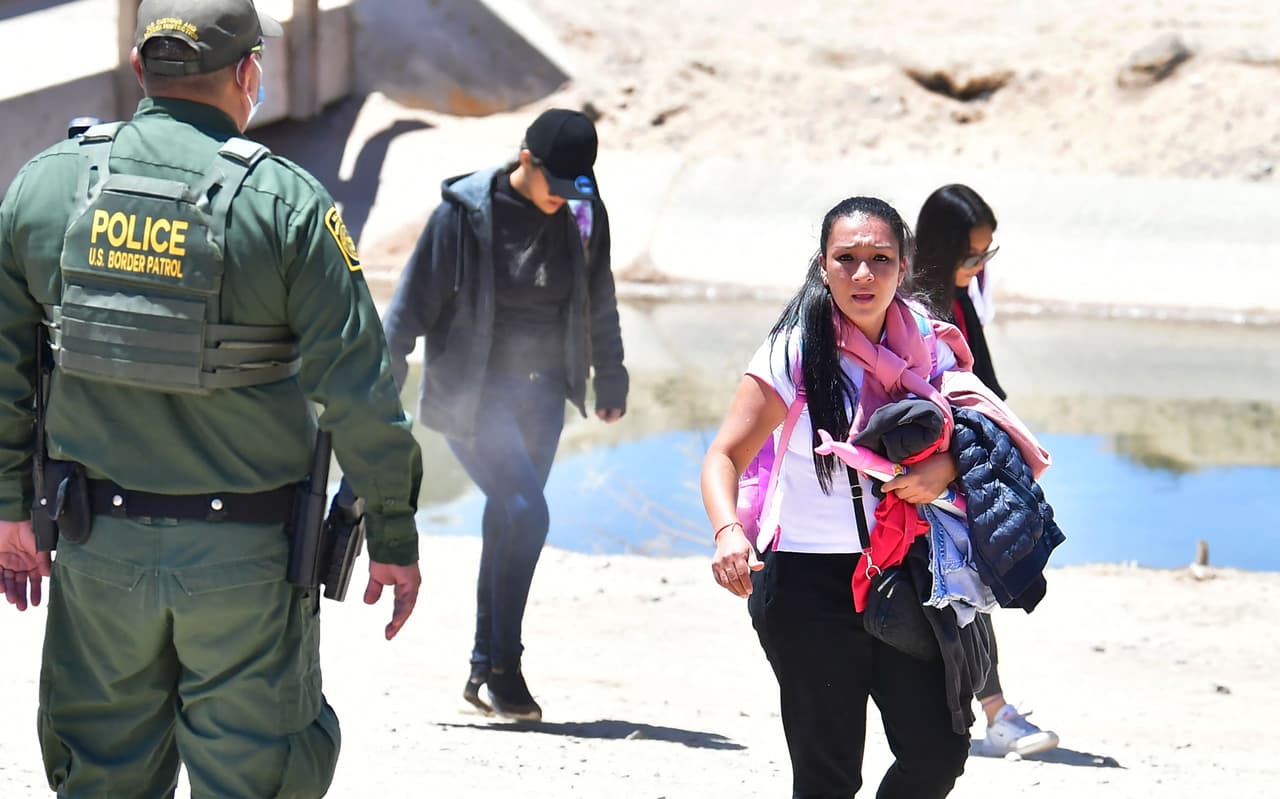 El gobierno pronostica que cruces en la frontera se duplicarán cuando se eliminen restricciones por la pandemia