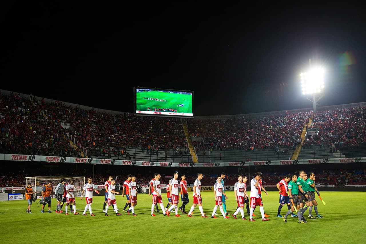 El Luis ‘Pirata’ Fuente ha sido testigo de varios sucesos violentos, que han empañado al fútbol. Ya sea provocado por los aficionados locales o por los visitantes, han hecho que el puerto jarocho sea una plaza complicada para las autoridades y la Liga MX.