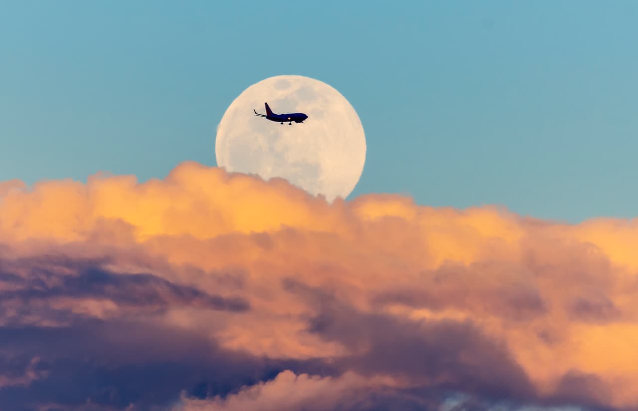 El fenómeno visto desde Santa Ana, California, el día antes de la luna llena. 18 de febrero de 2019.