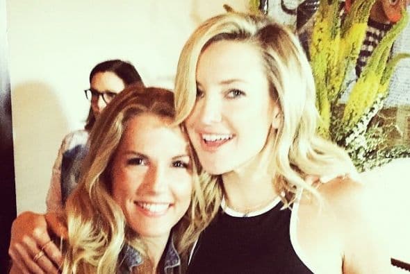 Aquí una foto junto a la guapa Kate Hudson.