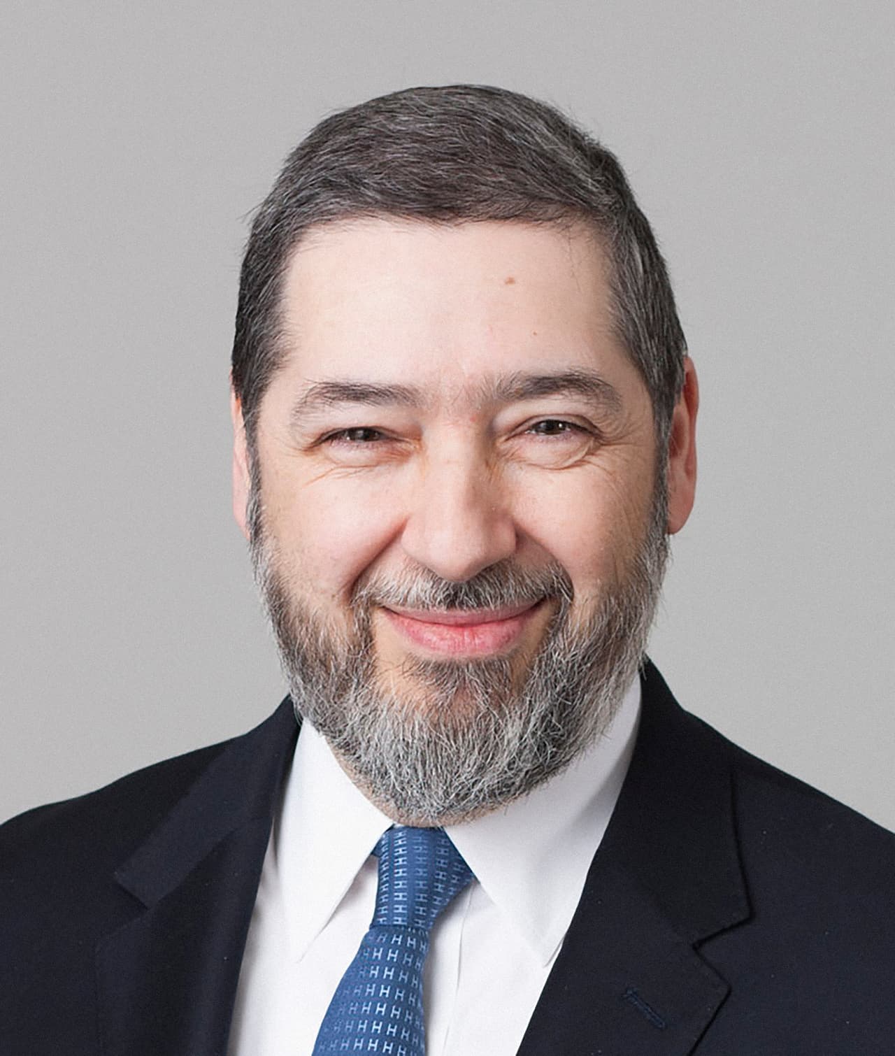 <b>18. Ari Bousbib (IMS Health Holdings). Salario y compensaciones (2015): $34,833,517. </b>
<br>Tiene 55 años y
<b> </b>desde octubre de 2016 es el CEO y presidente de Quintiles IMS Holdings. Antes se desempeñó como CEO de IMS Health. Previamente pasó 14 años en United Technologies Corporation (UTC), la compañía matriz de Otis Elevator y Carrier entre otras. También tuvo cargos ejecutivos en The Home Depot y en Best Buy Co.
<br>