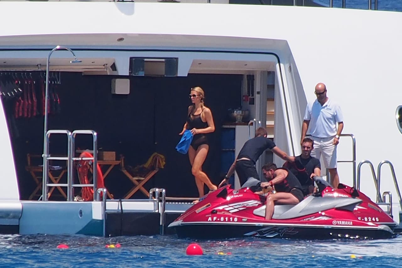 Paris se divirtió con quien le ha robado el corazón.