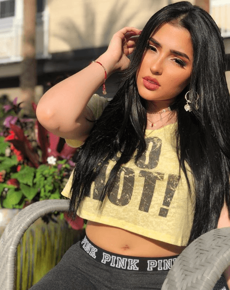 Cuando era niña veía en su natal Cuba las anteriores emisiones de NBL, razón por la cual 
<b><a href="https://www.univision.com/shows/nuestra-belleza-latina/sheila-laza-la-ultima-afortunada-del-segundo-chance-llega-a-nbl-fotos">su sueño siempre fue ser participante</a></b> de este concurso.