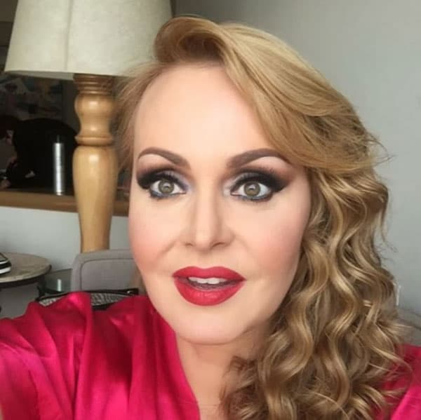 Ha causado controversia por su aspecto y es que comparte fotos y videos en su cuenta de Instagram luciendo muy diferente.