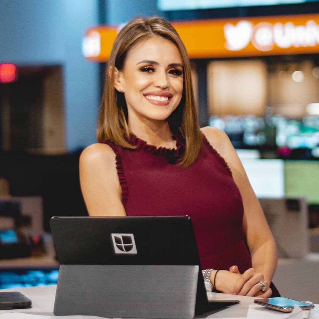 Este miércoles 29 de enero la periodista colombiana compartió avances de su noticiero ante las cámaras del show matutino y sobresalió un dato que les hizo confesar uno de sus secretos para lucir un cutis perfecto.