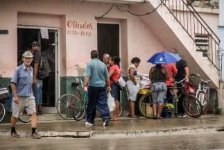 Régimen cubano confía que será beneficioso para la población, permitir depósitos en dólares
