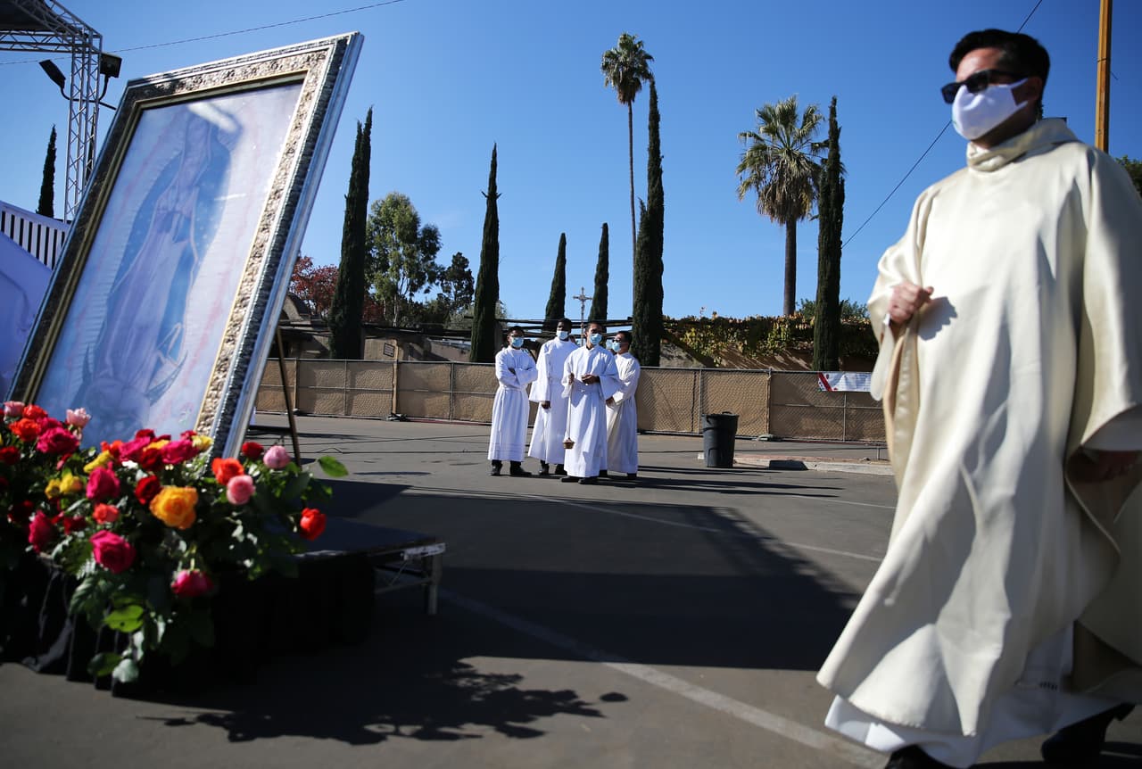 Este año las celebraciones se realizarán de modo virtual para "honrar a “la morenita” de manera segura desde casa en medio del aumento de las medidas de seguridad pública relacionadas con Ccovid-19", según la
<a href="https://angelusnews.com/local/la-catholics/las-2020-guadalupe-celebrations-to-be-held-virtually-due-to-covid-19/" target="_blank">publicación</a> de la Arquidiócesis de Los Ángeles.