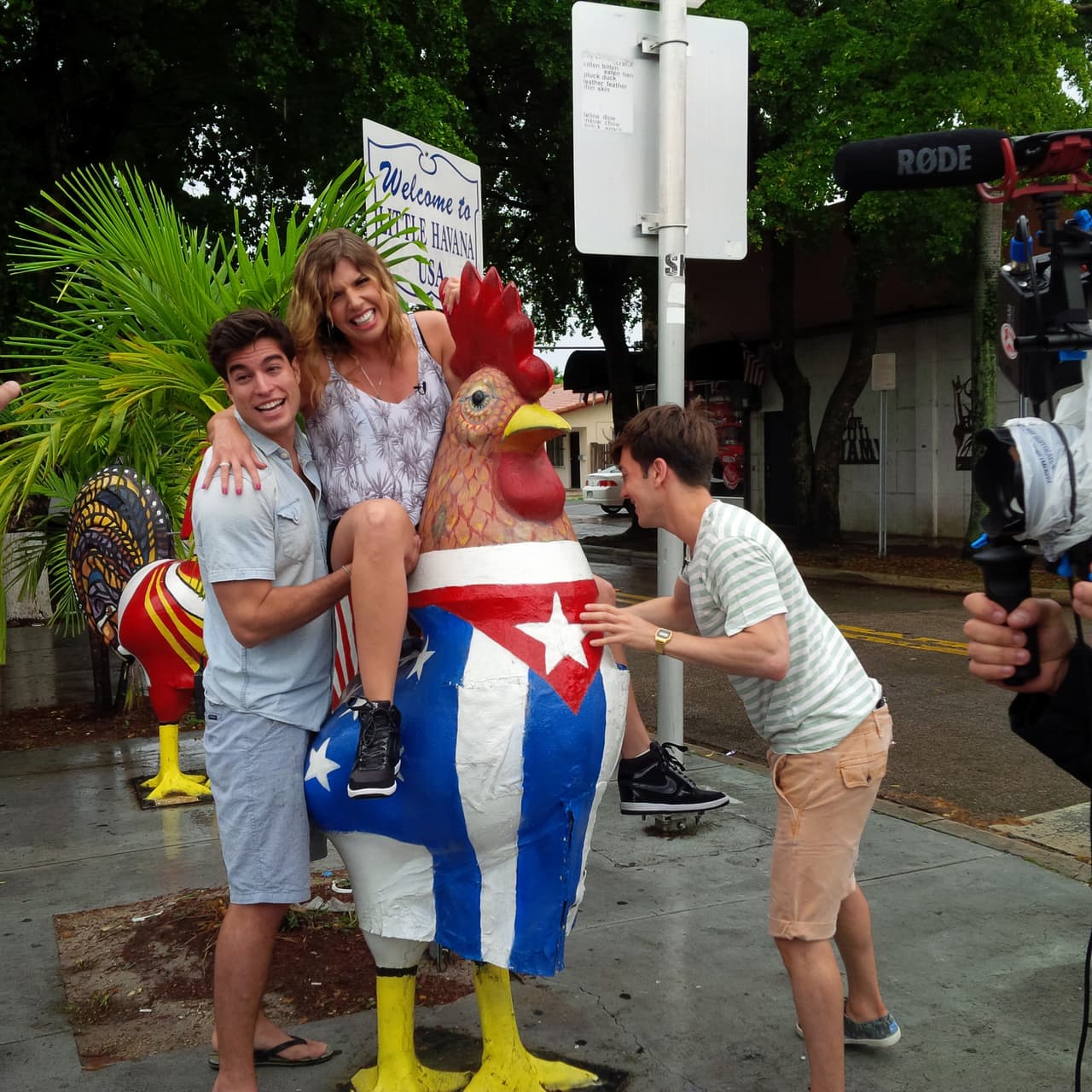 No cabe duda que estos tres amigos no pierden oportunidad de divertirse.