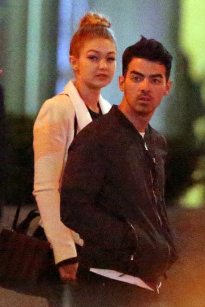 Todo parece indicar que tu amiga y tu ex se traen algo entre manos.