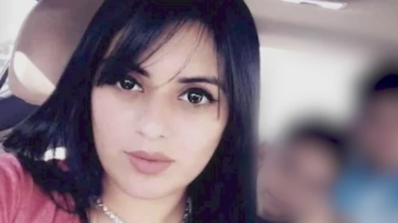 9. Ayuda a quienes lo necesiten. Si conoces a alguien que está sufriendo violencia, no la dejes sola. Escúchale y hazle saber que estás junto a ella. Mirar para otro lado solo contribuye a empeorar las cosas. (Video) Mira la historia de una madre víctima de violencia quien también perdió a su hija a manos de su expareja. 
<br>