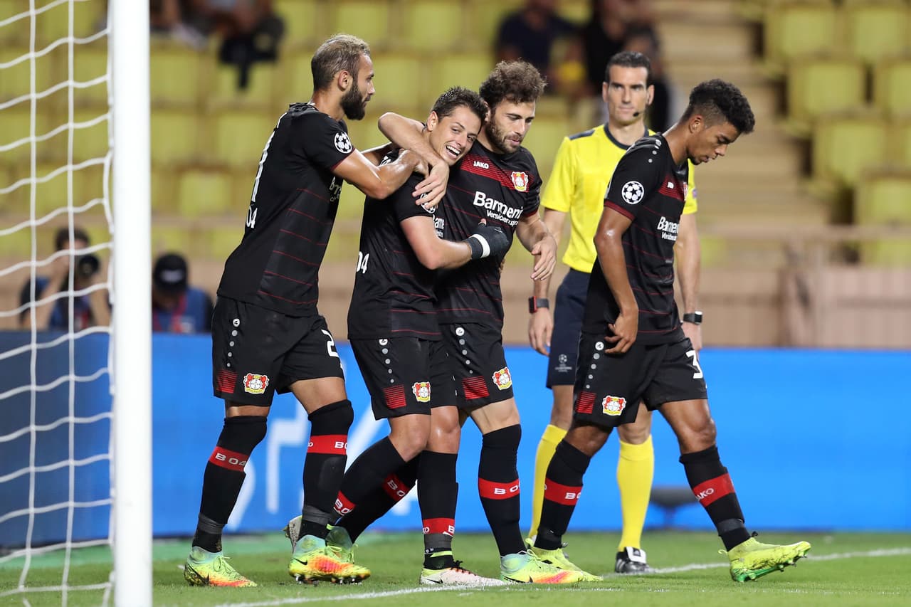 Ambos equipos no atraviesan por buenos momentos en sus torneos locales, pero en la Champions League el Atlético llega como favorito en la serie luego de quedarse con el grupo D al lograr 15 puntos de 18 posibles y quedar por arriba de Bayern Munich. Por su parte el Leverkusen fue segundo del grupo E.