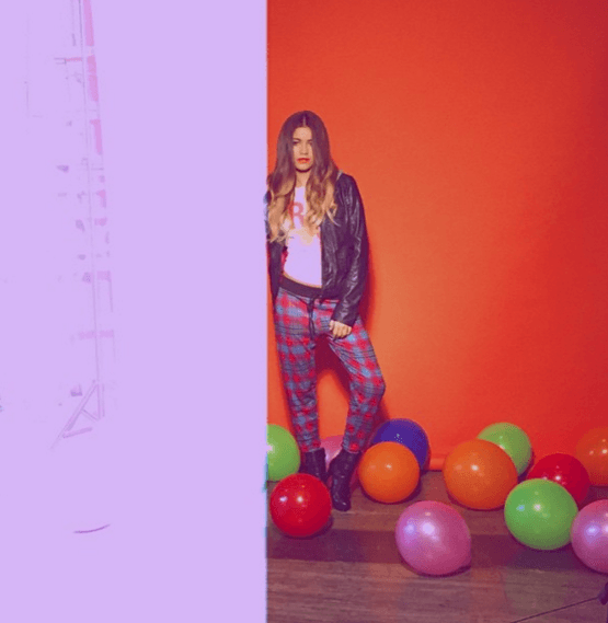 ¡Colores, muchos colores! Sus atuendos son muy frescos y coloridos.