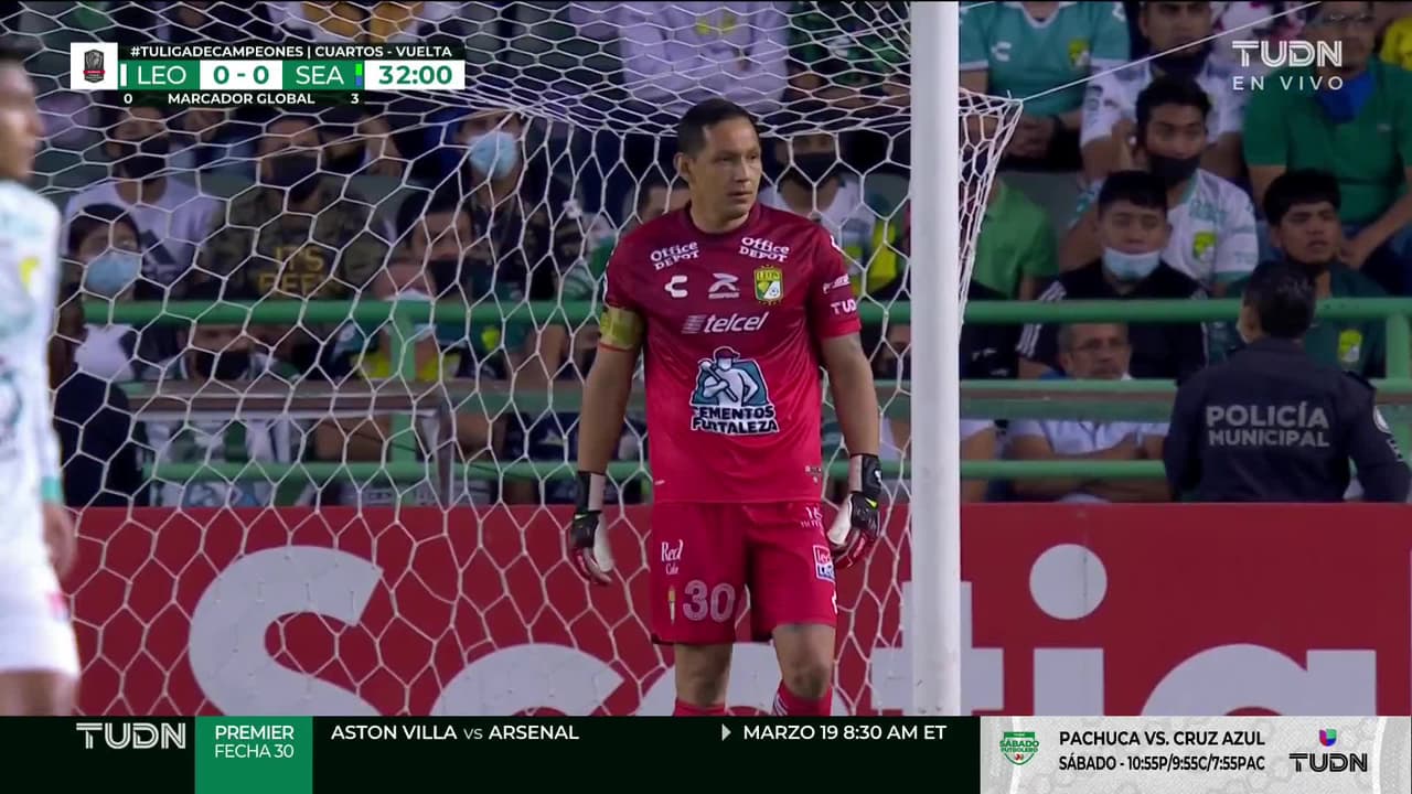 ¡TIRO ATAJADO! disparo por Cristian Roldán.