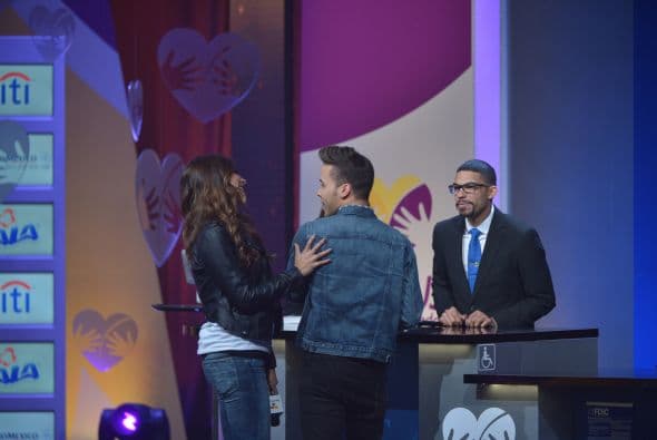 El adorado cantante no perdió la oportunidad de brindar su música y apoyo a los niños discapacitados de Teletón USA