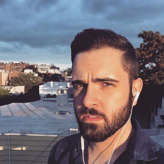 Ellis relató otro de sus escalofriantes sueños: “estaba en una librería y una niña se me acercó y me dijo, ‘has visto a Dear David (Querido David), ¿verdad?’. Yo le pregunté, ‘¿quién?’ y me dijo, Dear David. Tú lo viste. Él está muerto".